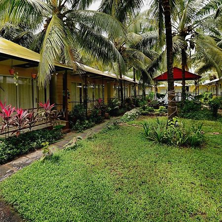 Collection O Retreat Morjim Resort Exterior photo