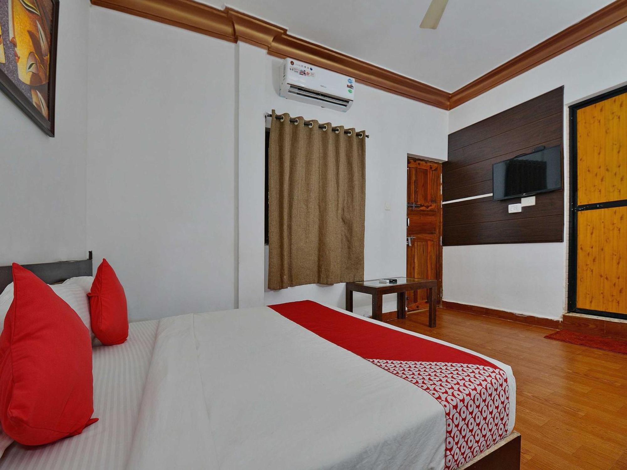 Collection O Retreat Morjim Resort Exterior photo