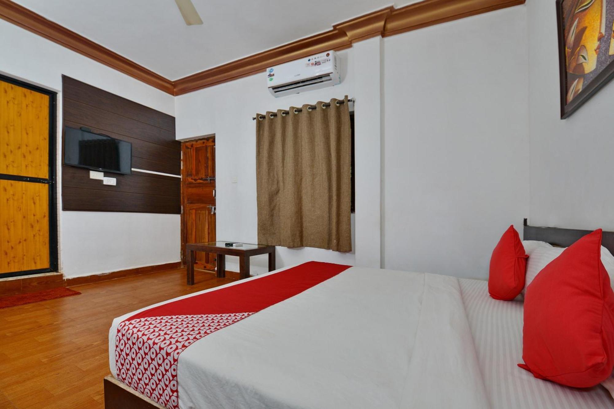 Collection O Retreat Morjim Resort Exterior photo