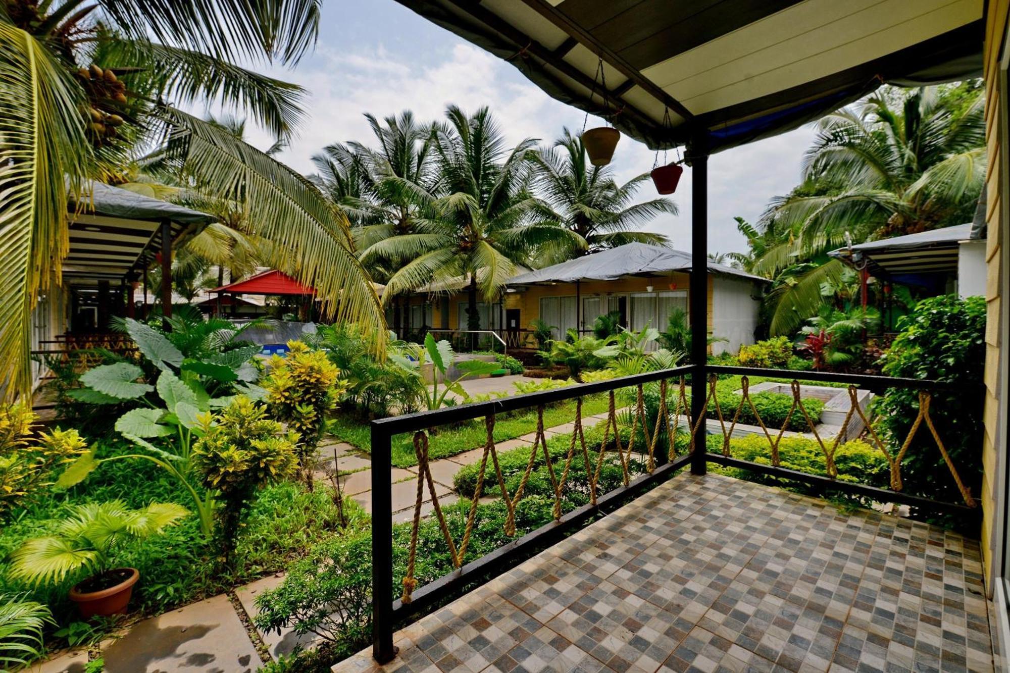 Collection O Retreat Morjim Resort Exterior photo