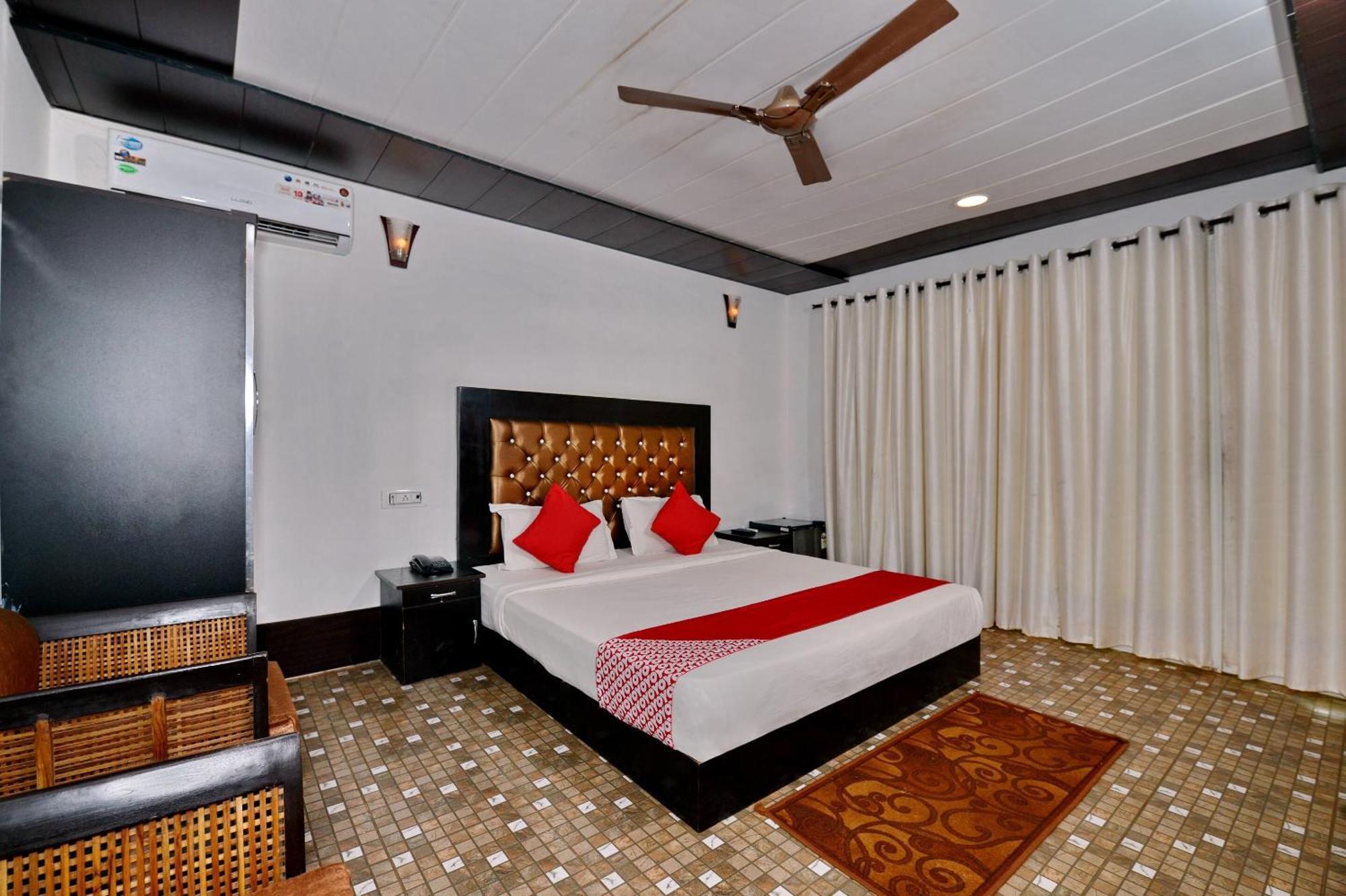 Collection O Retreat Morjim Resort Exterior photo
