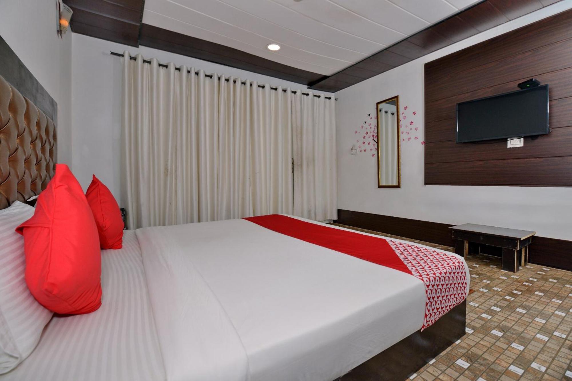 Collection O Retreat Morjim Resort Exterior photo