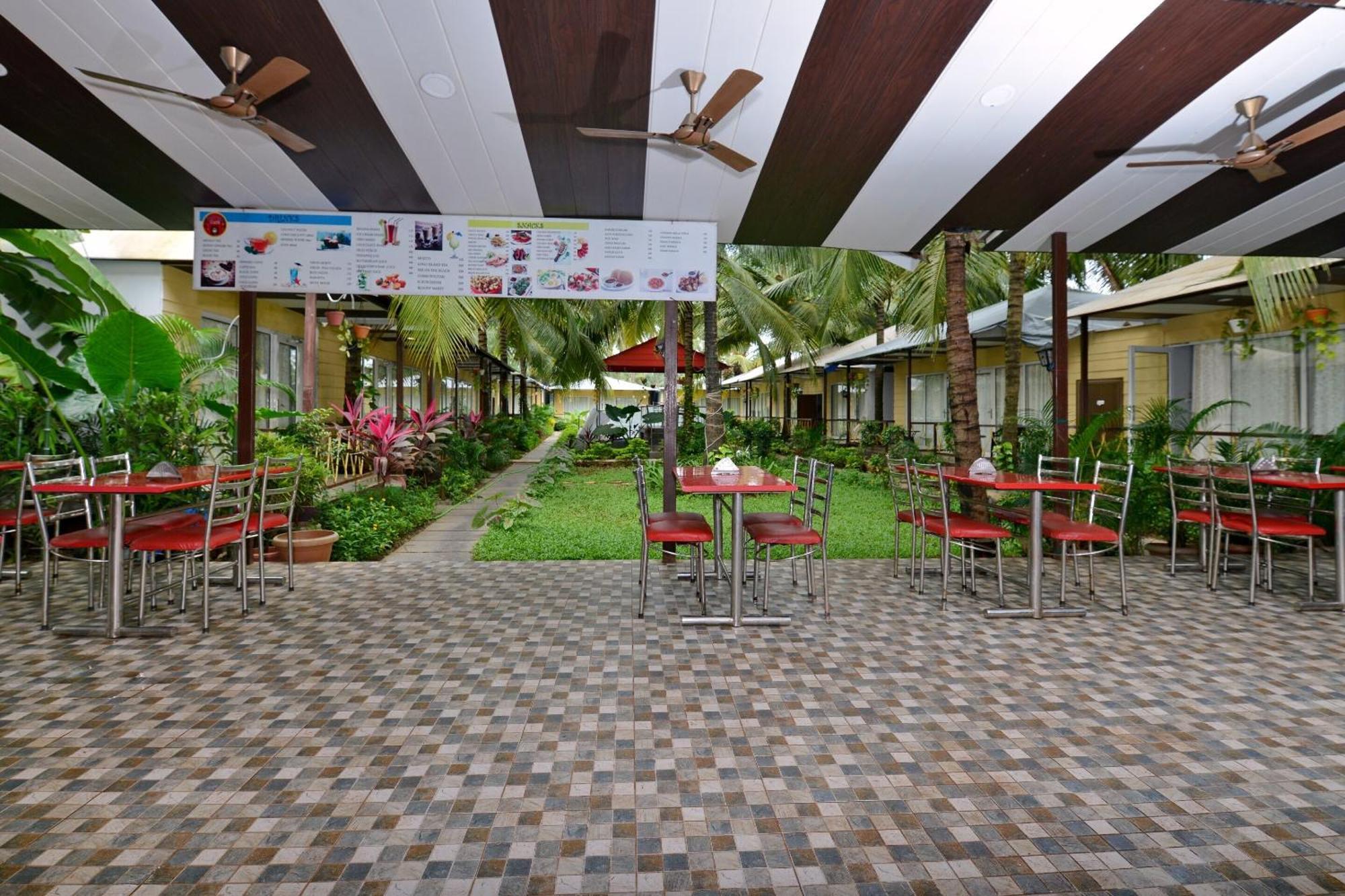 Collection O Retreat Morjim Resort Exterior photo