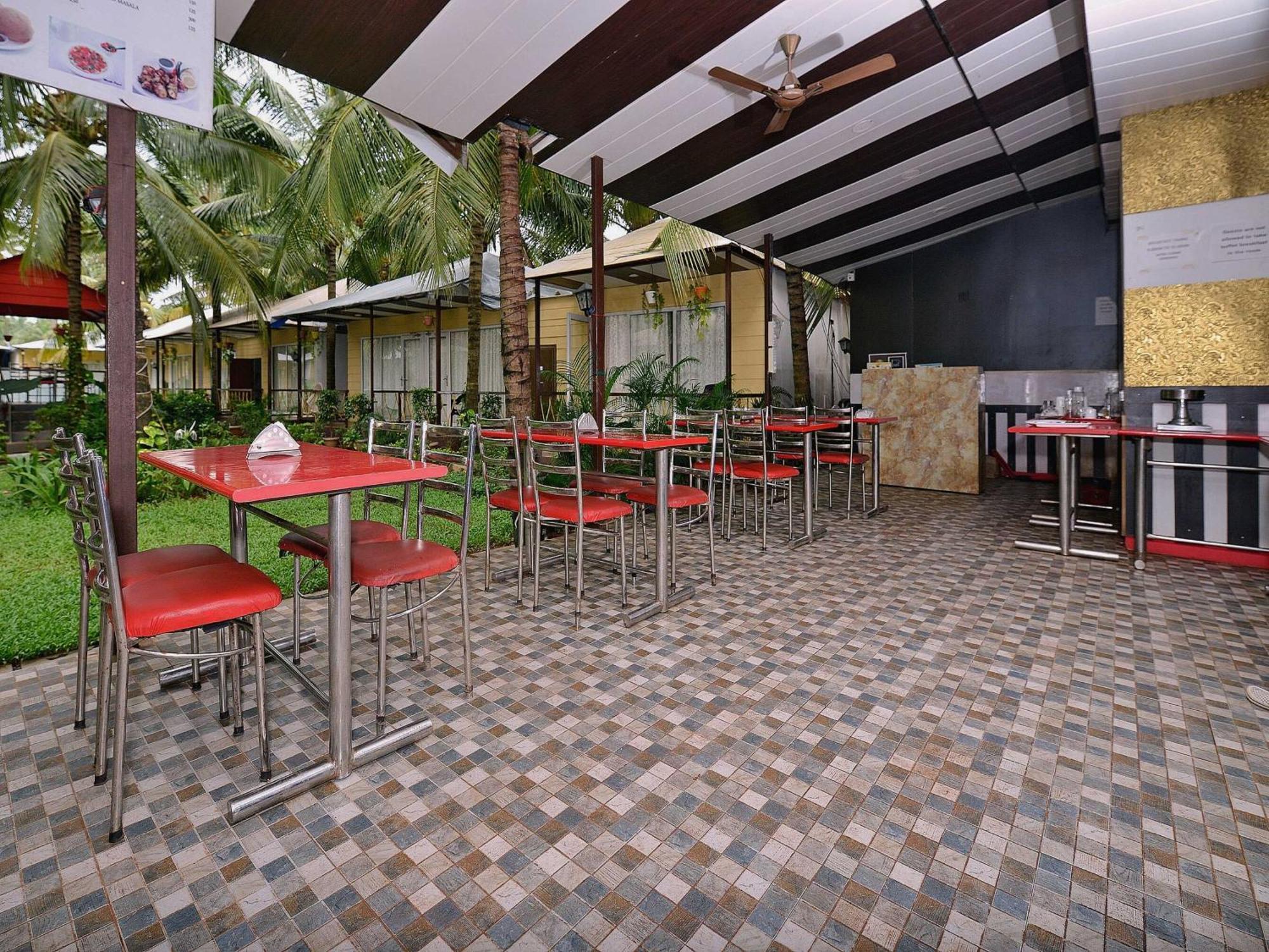 Collection O Retreat Morjim Resort Exterior photo