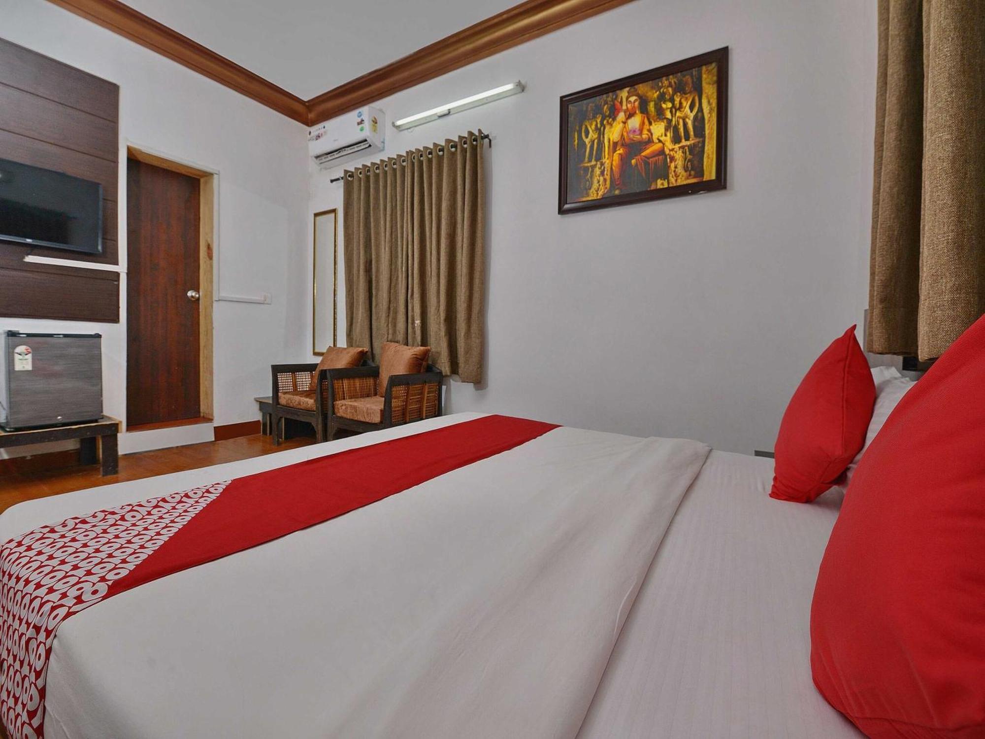 Collection O Retreat Morjim Resort Exterior photo