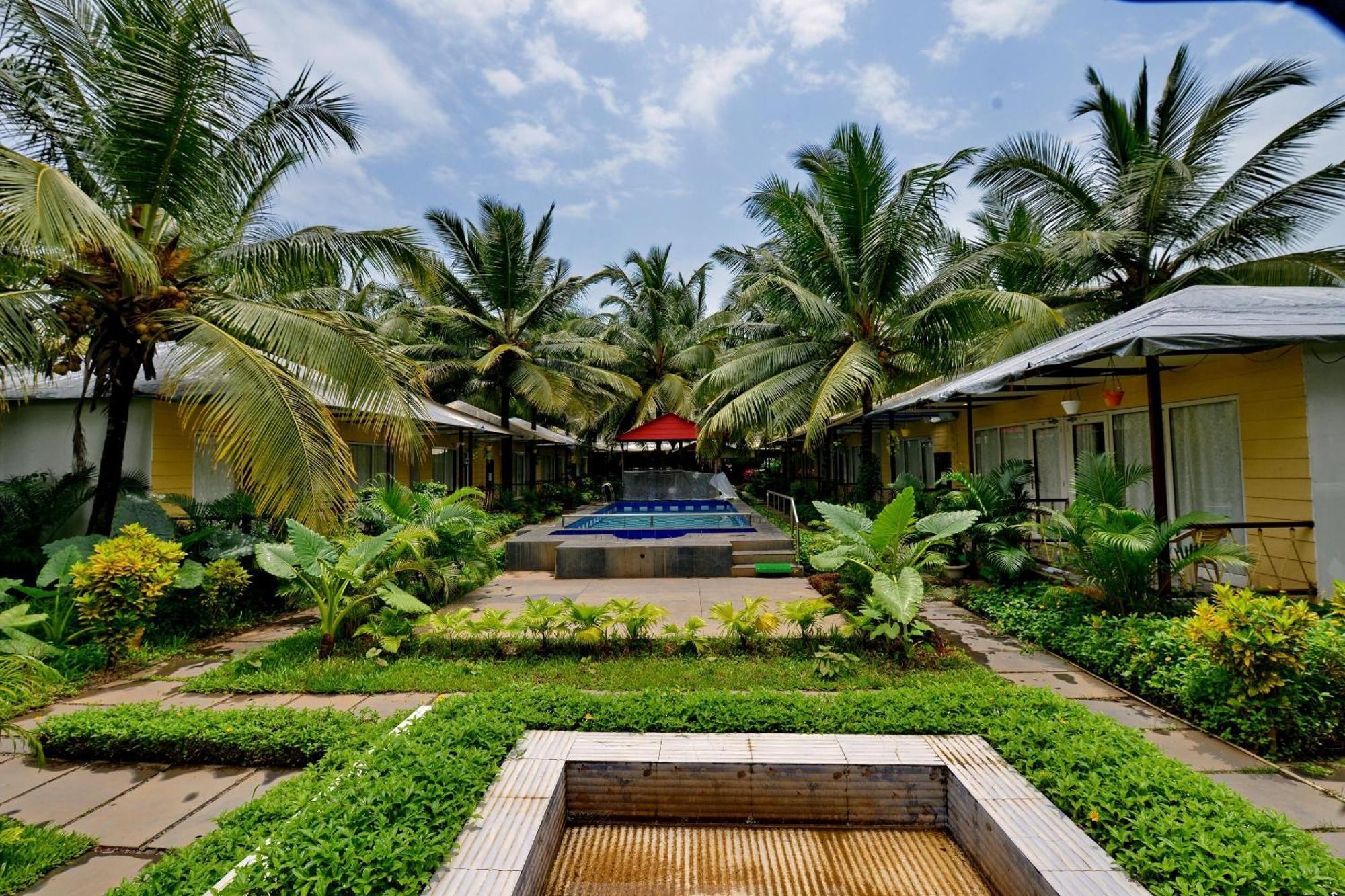 Collection O Retreat Morjim Resort Exterior photo