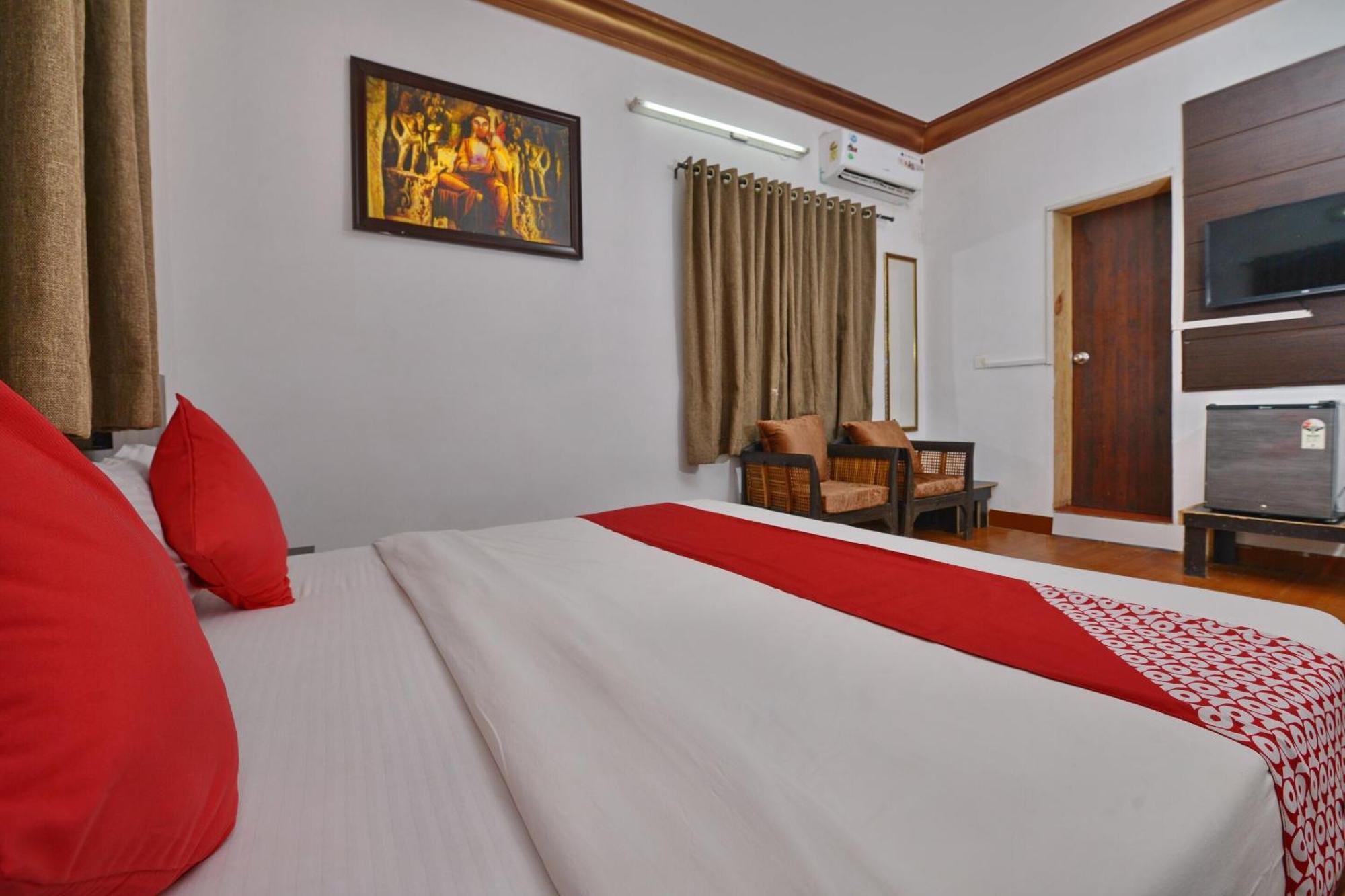 Collection O Retreat Morjim Resort Exterior photo