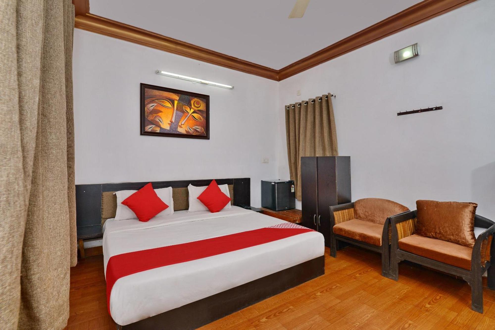 Collection O Retreat Morjim Resort Exterior photo
