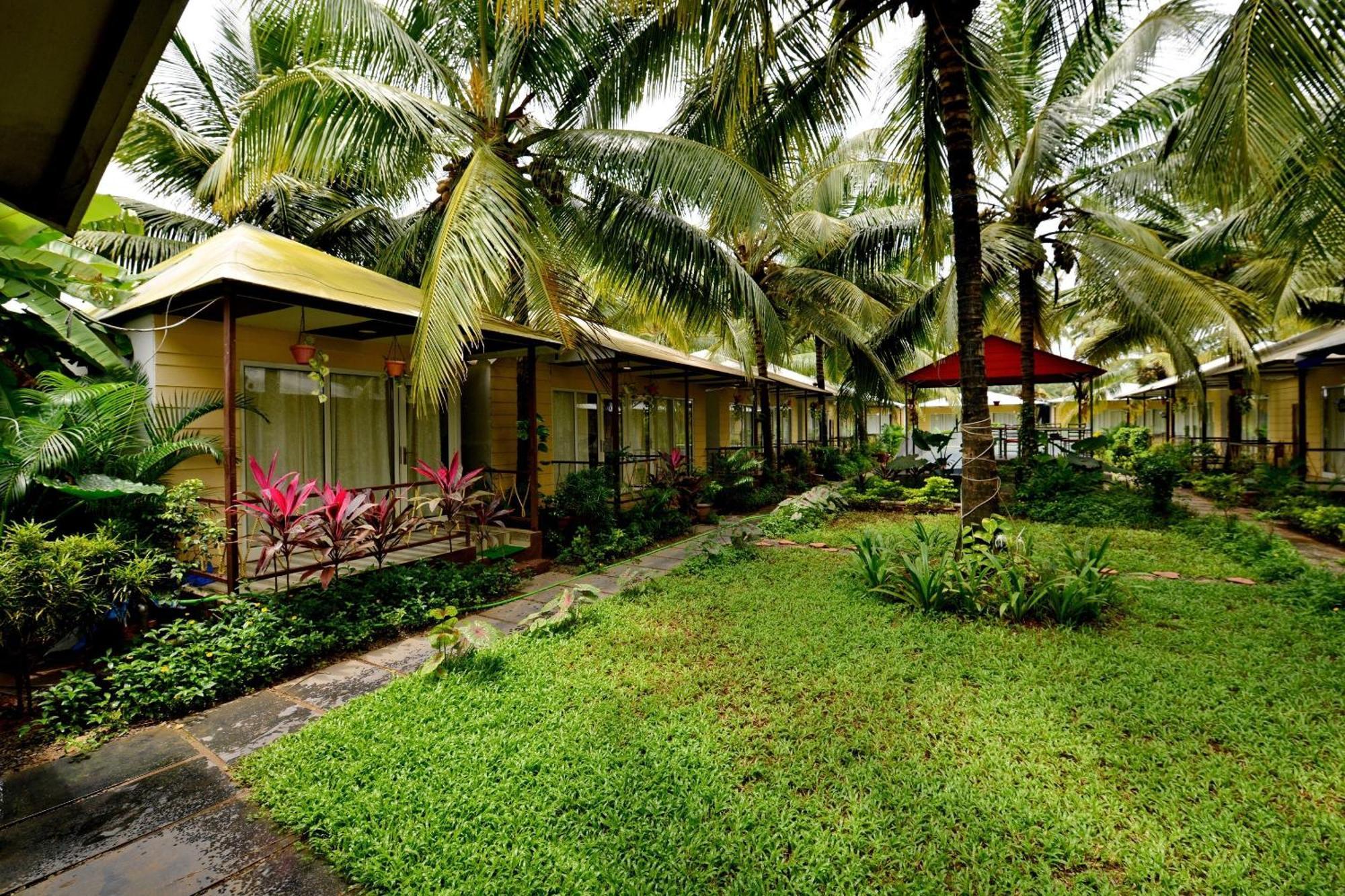Collection O Retreat Morjim Resort Exterior photo