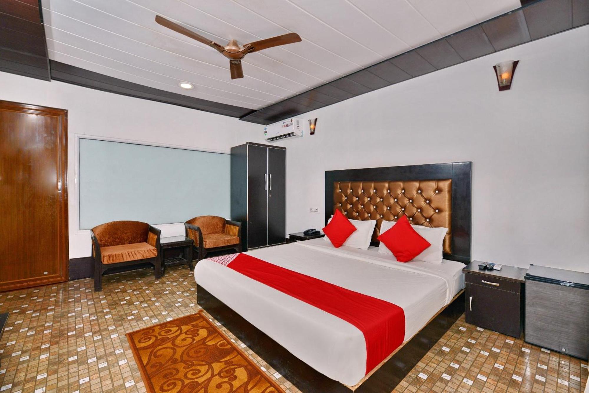 Collection O Retreat Morjim Resort Exterior photo